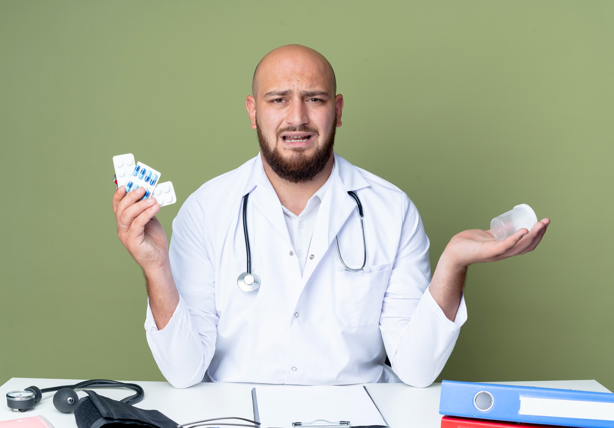 antibioest nl médecin homme qui se demande quel médicament prescrire 
